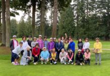 華やかに、50回目を迎えたスーパーレディースゴルフ大会 記念すべき第50回大会に参加した皆さん。写真提供 塩入勝子さん