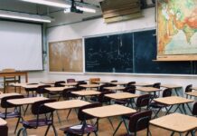 バンクーバー市教育委員会、11日より特別プログラムの説明会 学校で学ぶか、ホームスクーリングにするか。©the Vancouver Shinpo