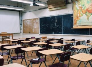 バンクーバー市教育委員会、11日より特別プログラムの説明会 学校で学ぶか、ホームスクーリングにするか。©the Vancouver Shinpo