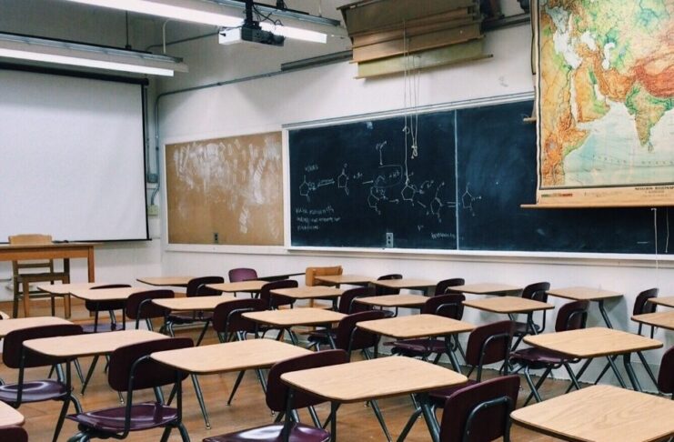 バンクーバー市教育委員会、11日より特別プログラムの説明会 学校で学ぶか、ホームスクーリングにするか。©the Vancouver Shinpo