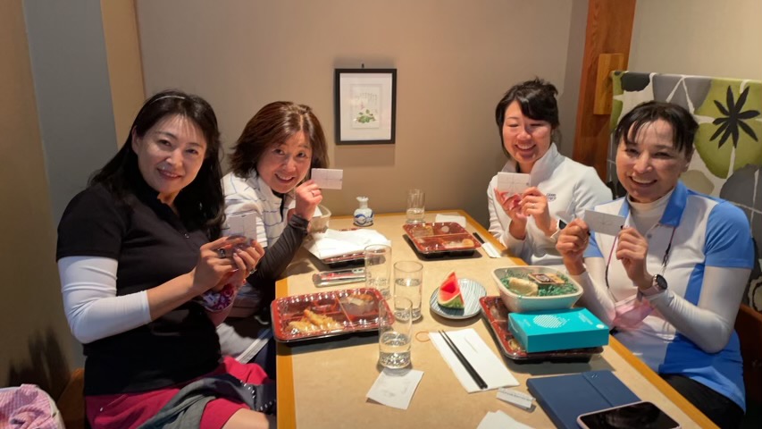 チーム優勝のMurakami、Oyama、Ishikawa、Sueshitaさん。写真提供　塩入勝子さん