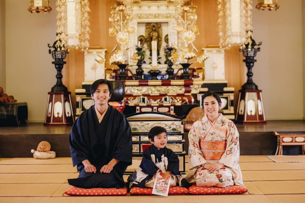 東漸寺で七五三の記念撮影。Photo courtesy of 和の学校＠東漸寺 