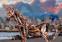 ベントールセンターで流木アーティストの作品展示会