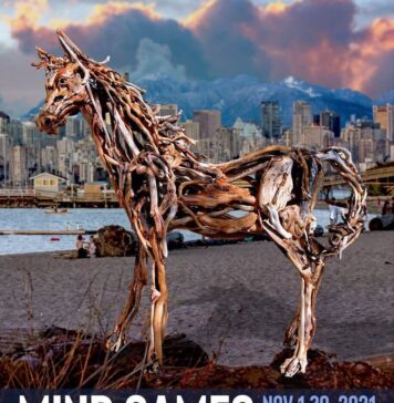 ベントールセンターで流木アーティストの作品展示会