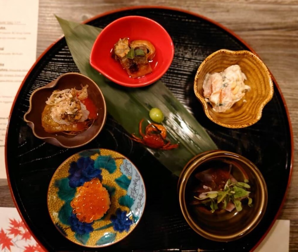 和歌山、鹿児島、瀬戸内など日本からの食材と、オカナガンのようなローカル産のものを使った八寸。Photo courtesy of 関西おばちゃんず