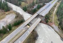 BC州、豪雨被災者への緊急支援金の給付拡大 2021年の豪雨でBC州は大きな被害を受けた。Photo courtey of BC Ministry of Transportation and Infrastructure