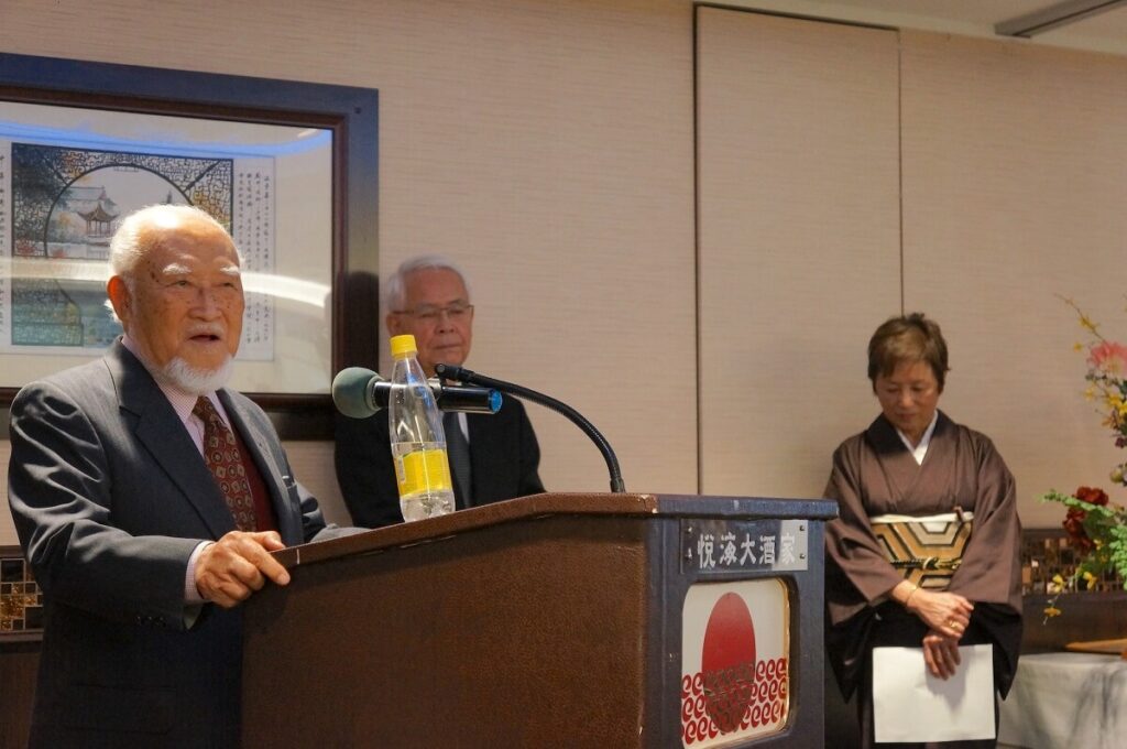 桜楓会会長として会の発展に尽力した桑原 誠也さんは2020年在外公館長表彰を受賞。Photo courtesy of Kiyukai