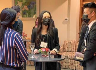 JETプログラム帰国者歓迎レセプション レセプションにはJETプログラム帰国者や日系関連組織関係者らが出席した。Photo courtesy of Consulate-General of Japan in Vancouver