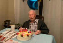 バンクーバー朝日元選手 上西ケイさんの百寿を祝う、Nikkei community celebrates Asahi legend Kaminishi’s 100th birthday Mr. Kaye Kaminishi on 100th birthday in Burnaby, BC. Photo courtesy of Ms. Joyce Shimokura