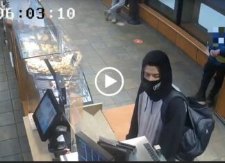 バンクーバーのティムホートンズで男性が刺された事件、容疑者を逮捕(更新) バンクーバー警察が公開した犯人の映像。Photo courtesy of Vancouver Police