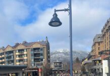 規制緩和のファミリーデー連休、BC州各地で混雑 ファミリーデイの週末、大勢の人で混みあった、ウィスラー。Photo by Hideo Noguchi