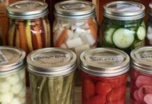 日本の文化とも密接に関わる麹など、発酵食品の魅力2 発酵ピクルス。Photo courtesy of Yumi Sakamoto