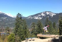 ディスクゴルフが楽しい! オーバーハンドスローで投げるウィスラーディスクゴルフコースの名物18番ホール。©The Vancouver Shinpo