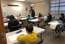 日本漢字能力検定準会場として20年目を迎えた、グラッドストーン日本語学園 漢字検定受験の様子。Photo courtesy of Gladstone Japanese Language School