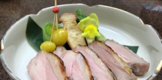 和の心を伝える、公邸料理人、竹内えみさんのレシピ 竹内公邸料理人による七面鳥の塩麴焼き。Photo courtesy of Consulate-General of Japan in Vancouver