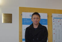 カナダ自動車業界の現状 日産とマツダの新車を扱う福島さんに聞く 2 自動車業界で25年以上の実績を持つロビー福島さん。©The Vancouver Shinpo