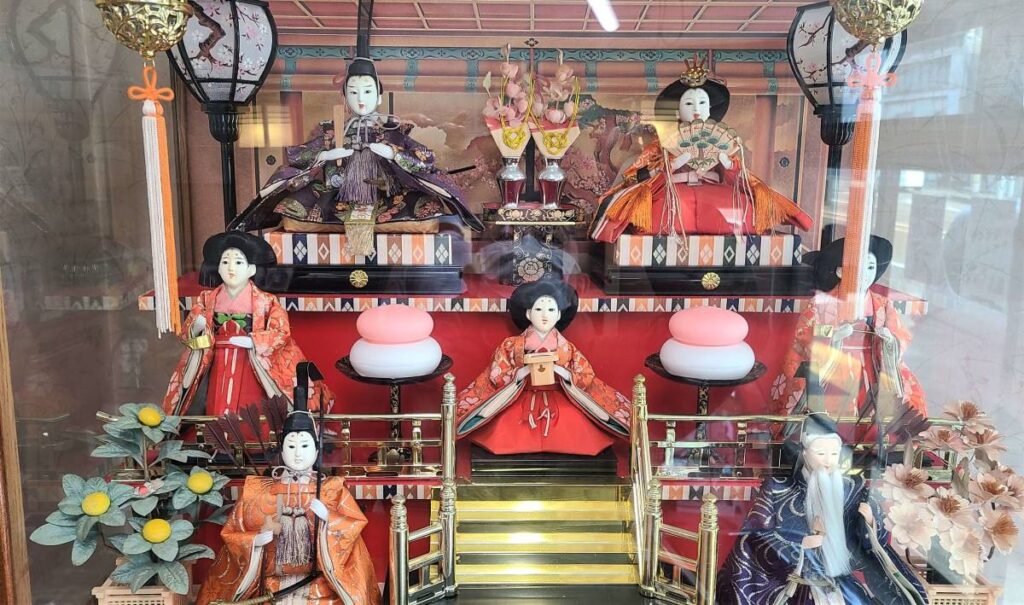 金沢では 4月3日 まで飾るひな人形。Photo courtesy of Pongyi
