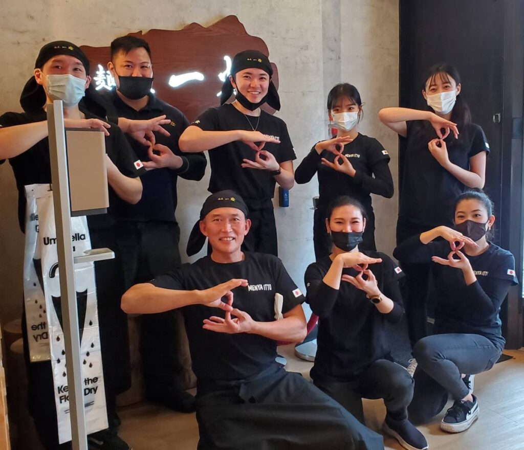 日本の味をカナダで実現するために、1月から来加している創業者の坂本幸彦さんとスタッフの皆さん。©The Vancouver Shinpo