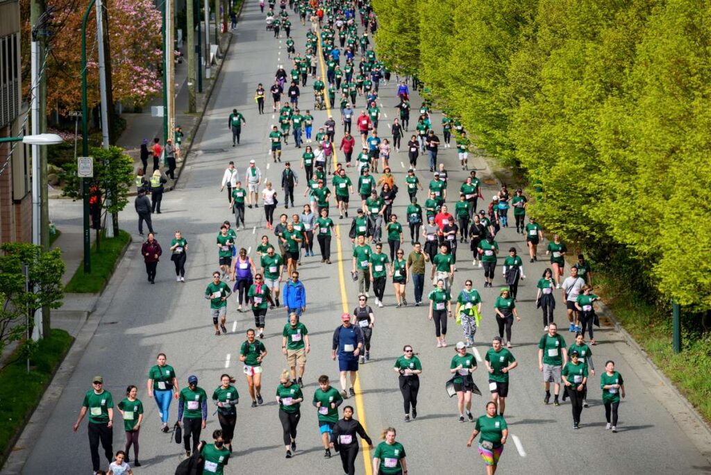 2万人弱がバンクーバーの街を走りぬけた。Photo by Rob Shaer/Vancouver Sun Run