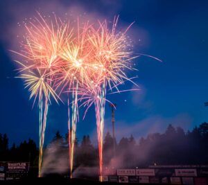 花火は6月4日、18日、30日、7月2日、16日、30日、8月6日、27日、9月10日のゲーム終了後。Photo courtesy of Vancouver Canadians