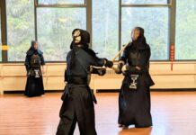 礼儀にも力を入れて剣道の上達を目指す、レンフルー剣道道場 初心者から上級者までが週に3回稽古をしている。Photo courtesy of Renfrew Kendo Dojo