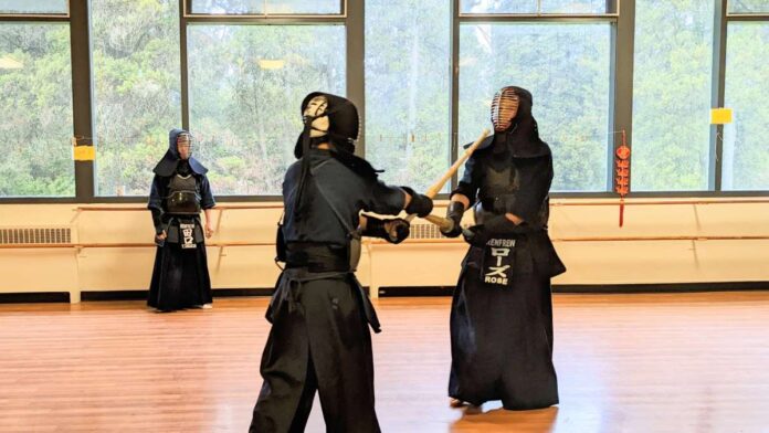 初心者から上級者までが週に3回稽古をしている。Photo courtesy of Renfrew Kendo Dojo