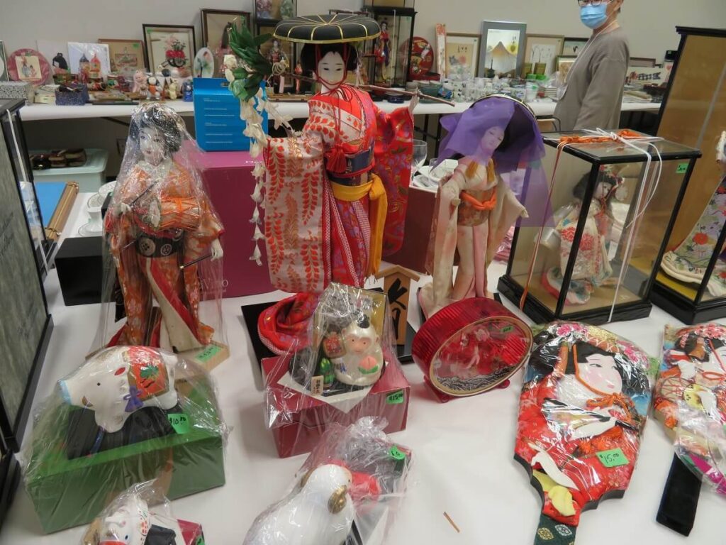 以前は日本人形や羽子板なども販売した。Photo from Nikkei National Museum & Cultural Centre Facebook