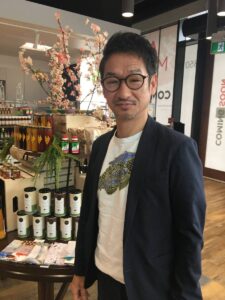 「この事業は全然スタートアップです！「Aburi Market」の小型店、デザートなり寿司なりにフォーカスしたショップが、できていく未来を考えています！」と言う中村正剛社長。Photo by Vancouver Shinpo