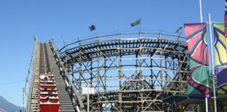 プレイランドに270万ドルの新ライドお目見え、木製ローラーコースターも再開 プレイランドのアイコン、木製ローラーコースター。Photo courtesy of Pacific Walkers