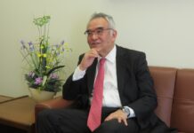 「日系コミュニティの中にある多様性がすばらしい」在カナダ日本国大使館 山野内勘二特命全権大使インタビュー(前編) 在カナダ日本国大使館山野内勘二特命全権大使。2022年6月26日、在バンクーバー日本国領事館で。Photo by The Vancouver Shinpo