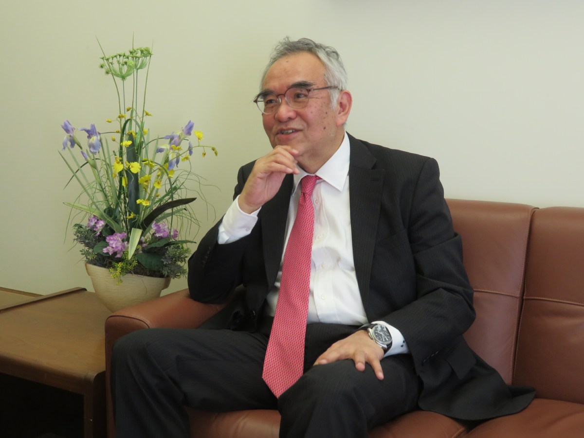 「日系コミュニティの中にある多様性がすばらしい」在カナダ日本国大使館 山野内勘二特命全権大使インタビュー(前編) 在カナダ日本国大使館山野内勘二特命全権大使。2022年6月26日、在バンクーバー日本国領事館で。Photo by The Vancouver Shinpo