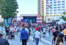 カナダデー、今年は各地でイベントも大賑わいに カナダプレース前にカナダデー恒例の特設ステージが3年ぶりに復活。2022年7月1日、バンクーバーダウンタウン。Photo by The Vancouver Shinpo