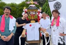 日本カナダ商工会議所チーム、New Westminster Hyack Festival 国際パレード参加日記:花神輿と太鼓と共に、日本とカナダを繋ぐ! 日本語学校のお神輿修繕協力して下さった小川隼人さん、小暮太郎さんと、Sammy高橋さん(日本カナダ商工会議所会長)、清野 健二さん(晩香坡櫻會代表)(晩香坡櫻會写真著作権)