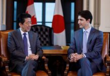 トルドー首相、安倍元首相国葬参列のため日本を訪問 Prime Minister Trudeau speaks with Prime Minister Abe in West Block. April 28, 2019.