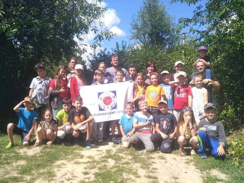 ウクライナ教室の子どもたち（写真提供：ウクライナ岩間神信合気修練会）