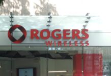 ロジャーズ通信障害で詐欺メッセージに注意喚起 ロジャーズの携帯電話販売店。ブリティッシュ・コロンビア州バンクーバー。Photo by the Vancouver Shinpo