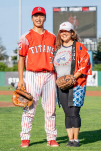 福田捕手とカミバヤシさん。Ottawa Titans Home game against the Sussex County Miners in Ontario on August 6, 2022. Photo: L. Manuel Baechlin/Ottawa Titans