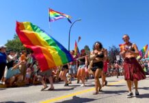 バンクーバーが熱く燃えた3日間、7月最後を彩った夏のイベント プライドパレード2022。7月31日バンクーバーダウンタウン。Photo by Koichi Saito