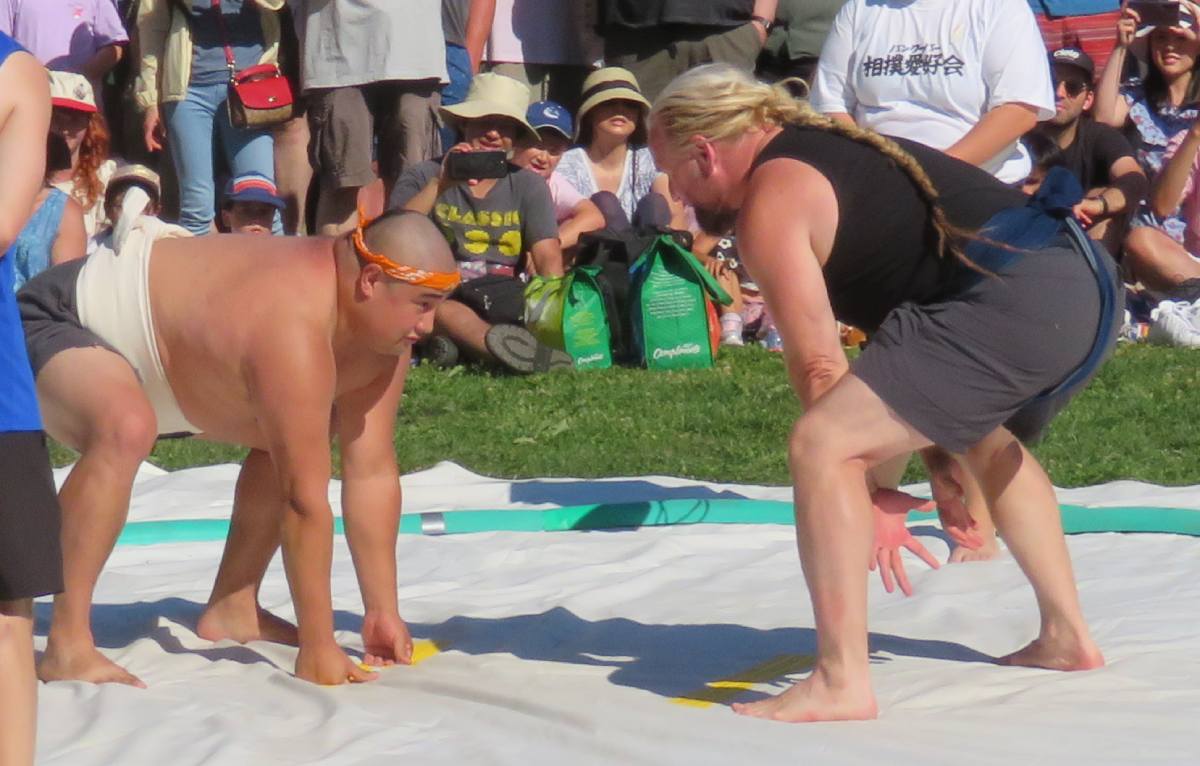 祭りのメインイベント、大人気相撲大会男子予選。2022年7月31日オッペンハイマー公園。Photo by The Vancouver Shinpo