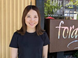 元モーグル日本代表、星野純子さん。2022年7月12日、バンクーバー市内レストランForage前で。