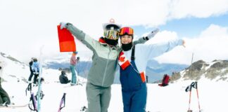 「モーグル以上に夢中になれるなにかを探して」 モーグル女子元日本代表 星野純子さんインタビュー(後編) ウィスラーで開催されたMomentum Campsに参加したコーチ仲間とツーショット。Photo courtesy of Junko Hoshino