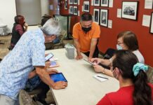 シニア向けデジタル機器学習ラウンジ「シニア・テックラウンジ」開催 シニア・テックラウンジの様子。2022年7月24日、日系文化センター・博物館