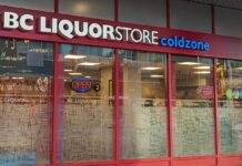 ワインやスピリッツは1人1日3本まで、組合はストライキを強化 BCリカーストア。2022年8月。Photo by the Vancouver Shinpo