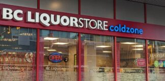 BCリカー配送センターでのストライキ、一時中断 BCリカーストア。2022年8月。Photo by the Vancouver Shinpo