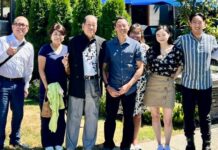 移民の父工野儀兵衛のひ孫、高井利夫氏、バンクーバーを訪問!(寄稿) 高井利夫氏とご家族、バンクーバー在住のもう一人の工野儀兵衛のひ孫ゲリー工野氏との感動の出会い(写真提供 日本カナダ商工会議所)