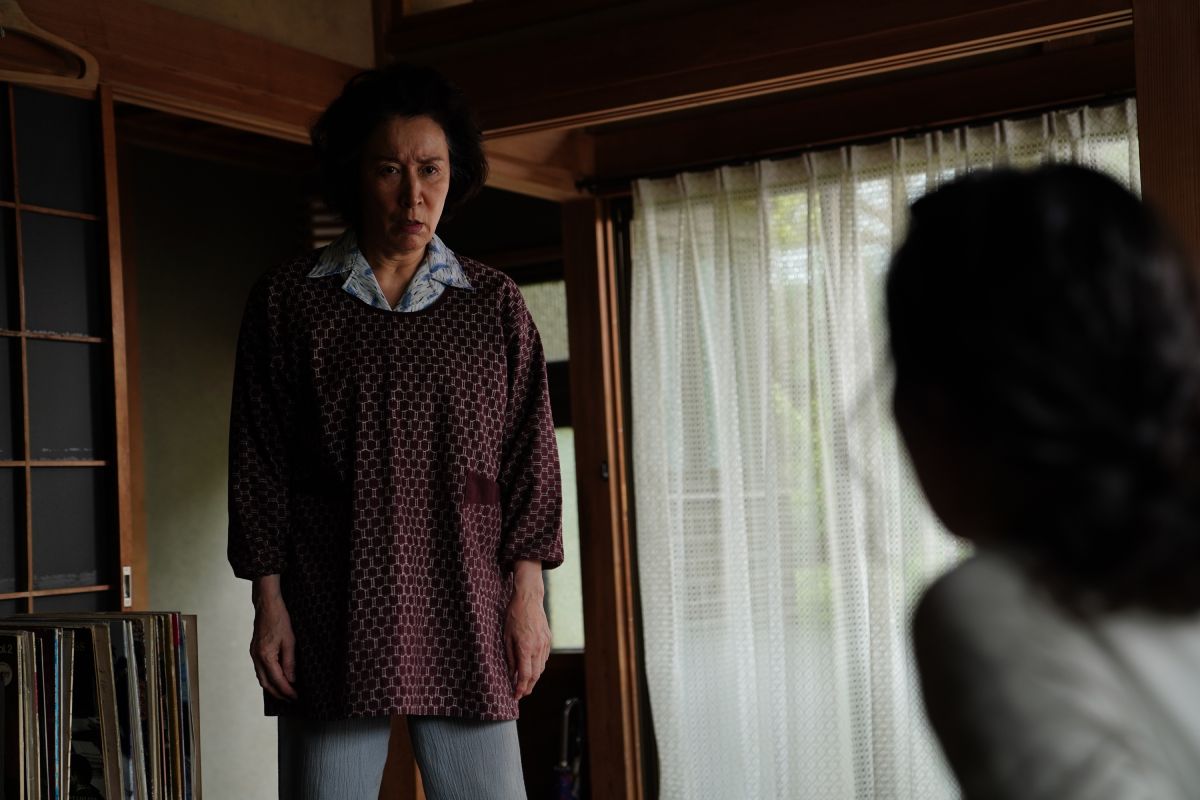 ルミ子の義母（高畑淳子）。Motherhood（母性）より。Photo provided by The Vancouver International Film Festival/©2022 “Motherhood” Film Partners