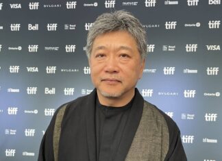 トロント国際映画祭で「ベイビー・ブローカー」上映 是枝裕和監督がレッドカーペットで取材に応じる TIFF2022に作品「Broker」が上映され、駆け付けた是枝監督。2022年9月。オンタリオ州トロント。Photo by Michiru Miyai