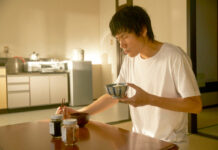 バンクーバー国際映画祭、映画鑑賞チケット読者プレゼントのお知らせ Riverside Mukolitta(川っぺりムコリッタ)より。Photo provided by The Vancouver International Film Festival