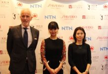 「良質の日本映画をカナダに」高畠晶さんインタビュー 高畠晶さん(右端)。トロント日本映画祭で。Photo courtesy of Aki Takabatake