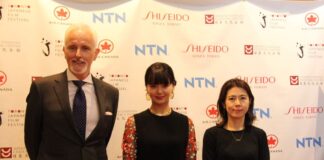 「良質の日本映画をカナダに」高畠晶さんインタビュー 高畠晶さん(右端)。トロント日本映画祭で。Photo courtesy of Aki Takabatake